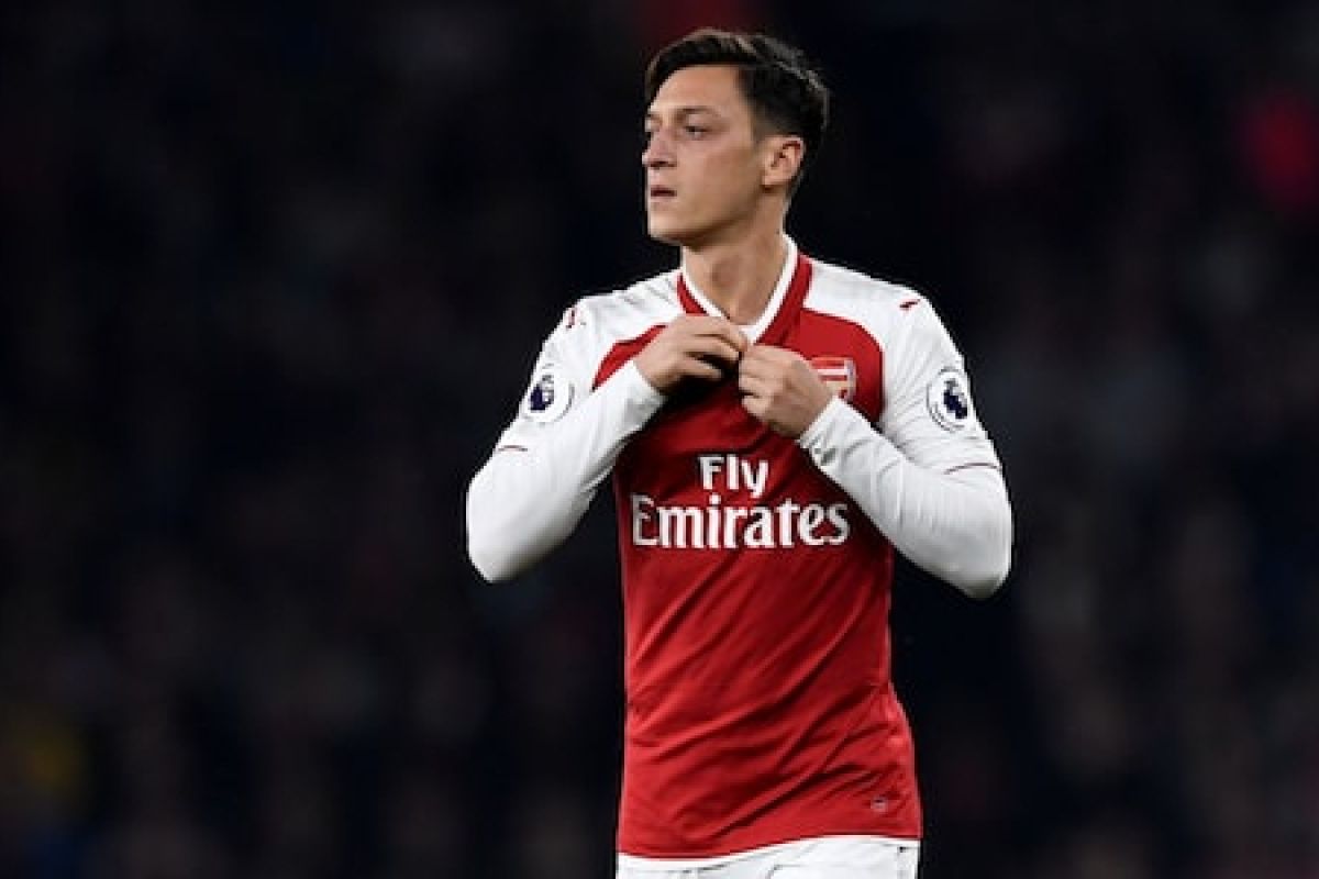 Pelatih Liverpool Bela Ozil