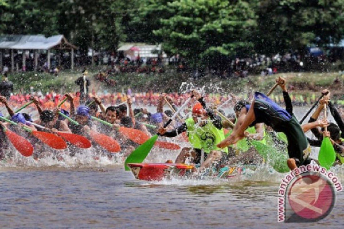 Ribuan warga mudik untuk ikuti festival pacu jalur