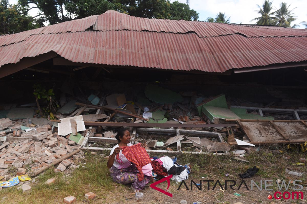 Pengungsi di Lombok Barat butuh terpal dan air bersih