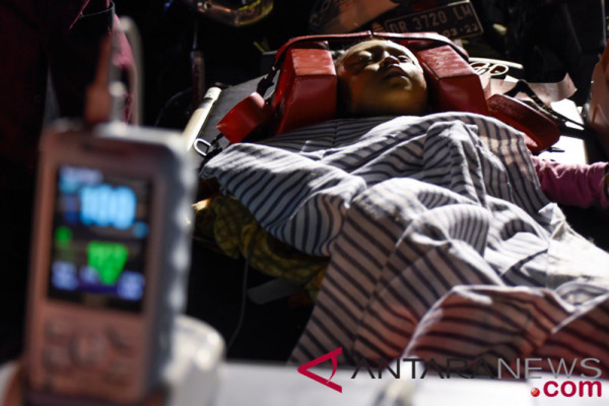 Ambulans hilir mudik ke rumah sakit Mataram pascagempa