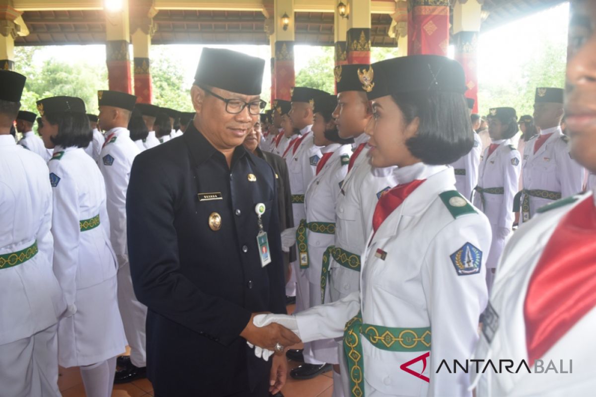 Wabup Badung Kukuhkan 70 anggota Paskibraka