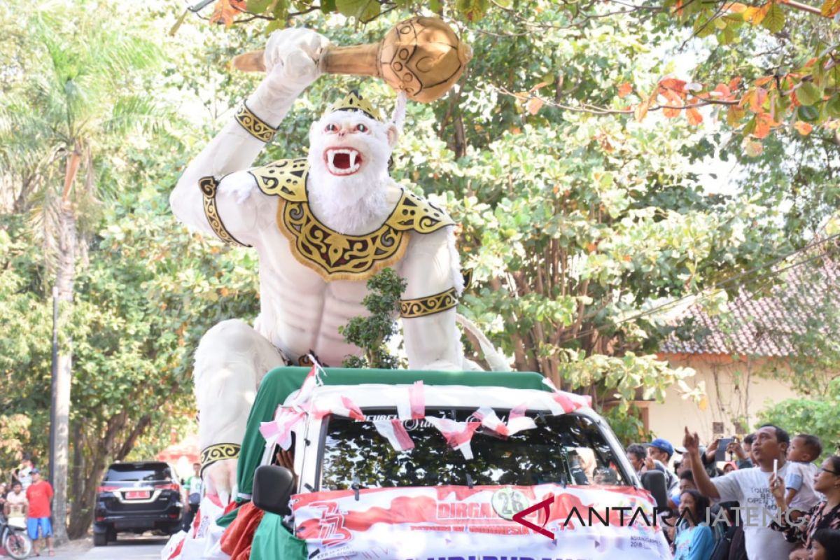 Puluhan mobil hias meriahkan pawai pembangunan