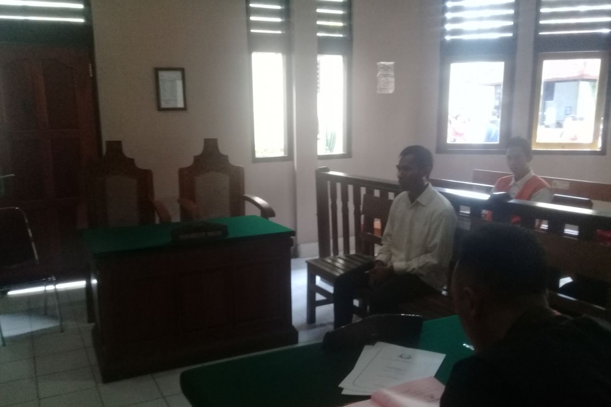 Pembobol brankas warga Yunani dituntut dua tahun