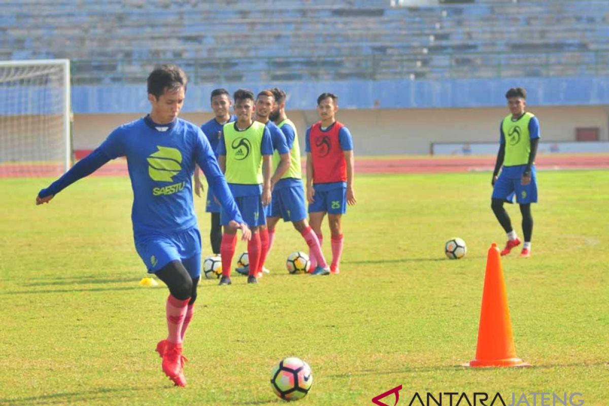 Persis Tidak Diizinkan Bermain di Stadion Sriwedari