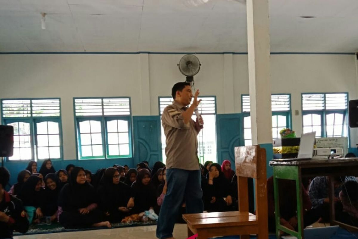 Mahasiswa Unes gelar pendidikan politik pemilih pemula