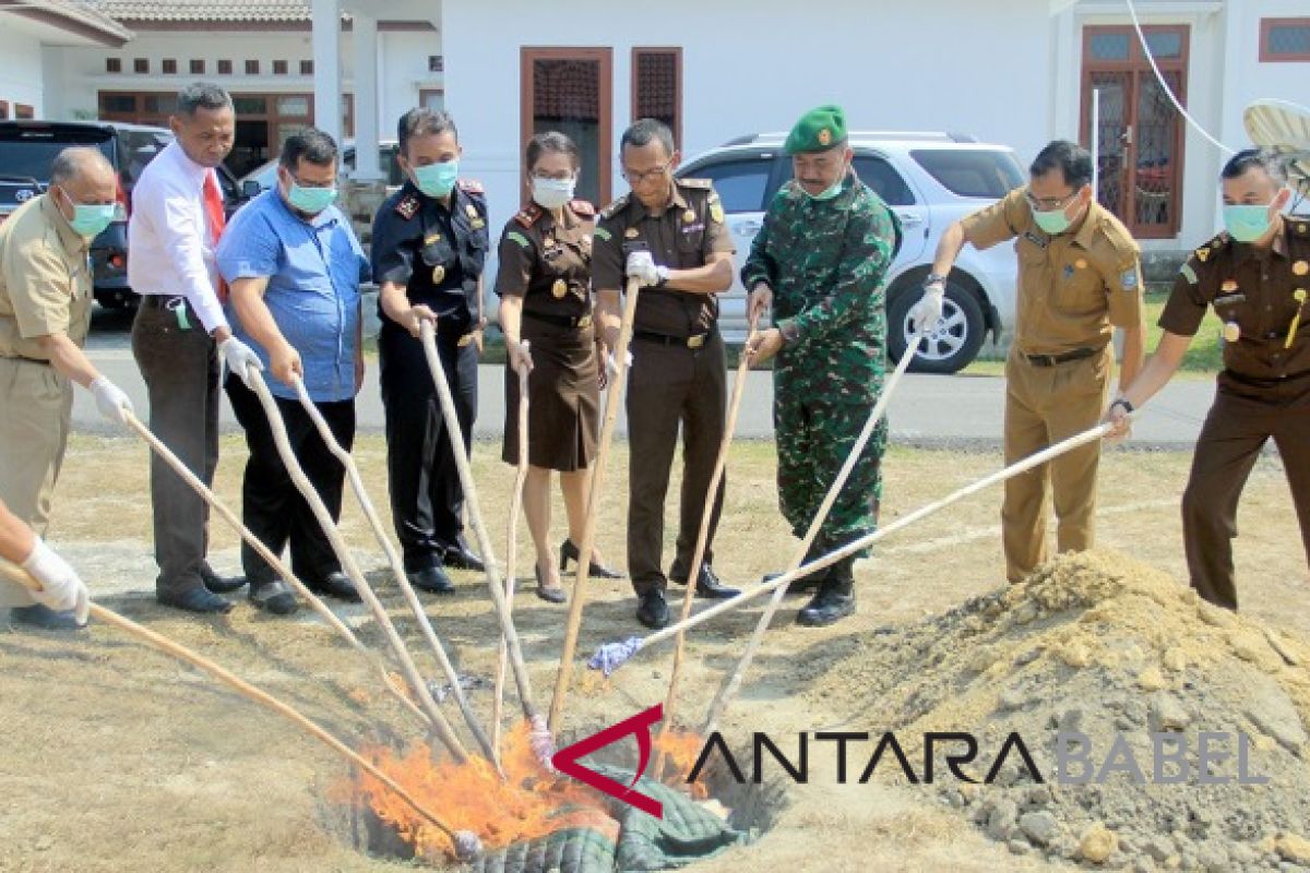 Kejaksaan Bangka Barat musnahkan rokok tanpa cukai