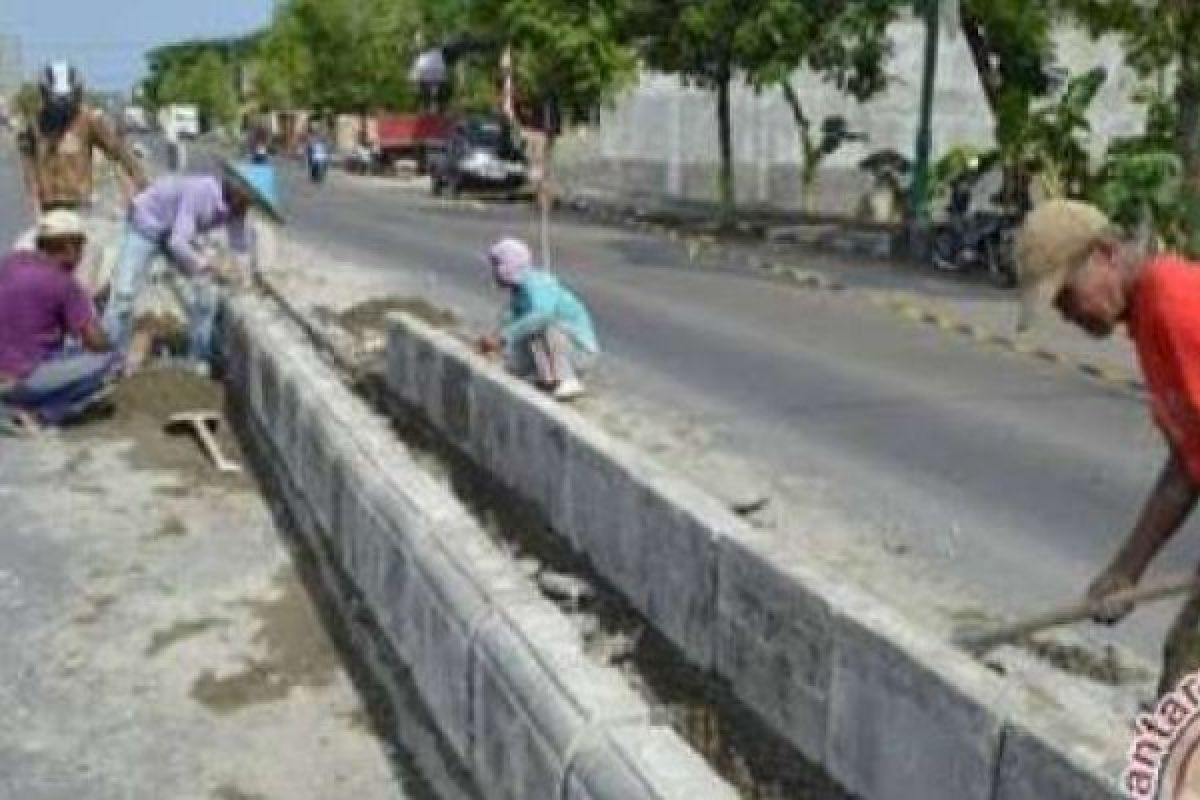 Penataan Median Jalan Berkonsep Hijau di Dumai Dibantu Perusahaan