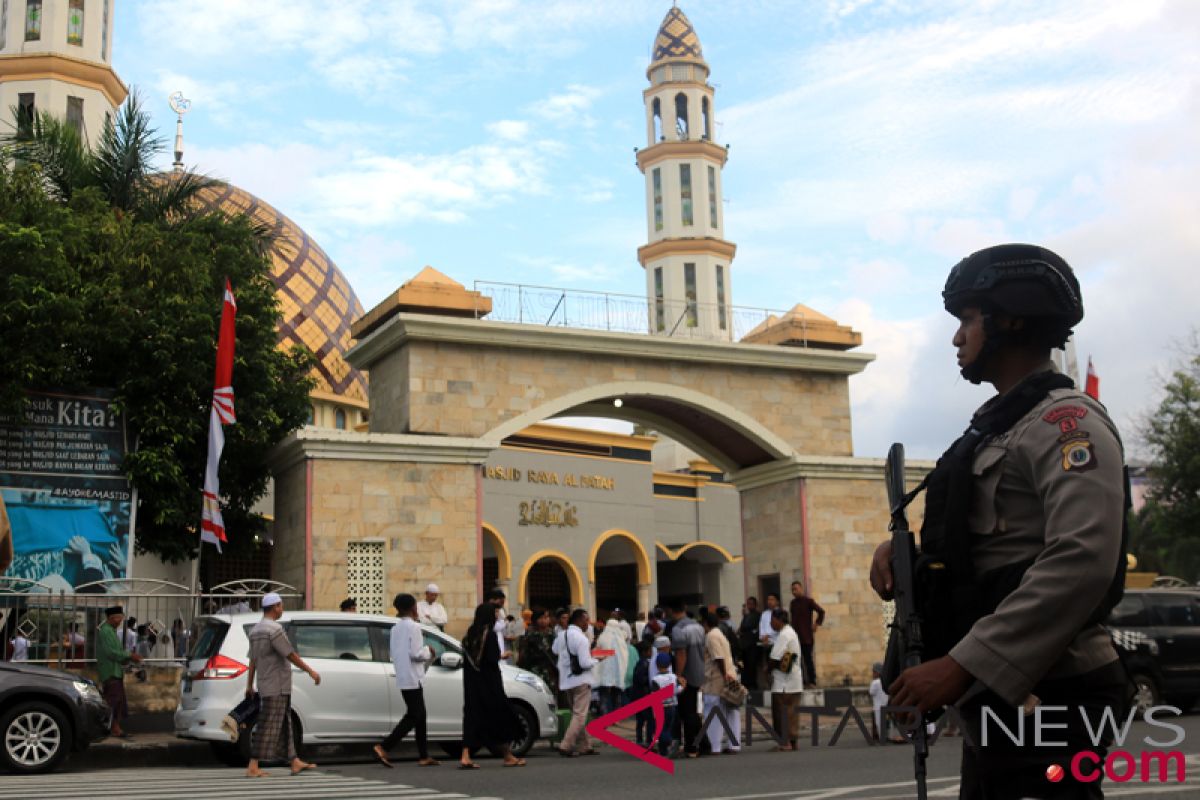 Tradisi Polri jaga rumah ibadah, dinilai positif