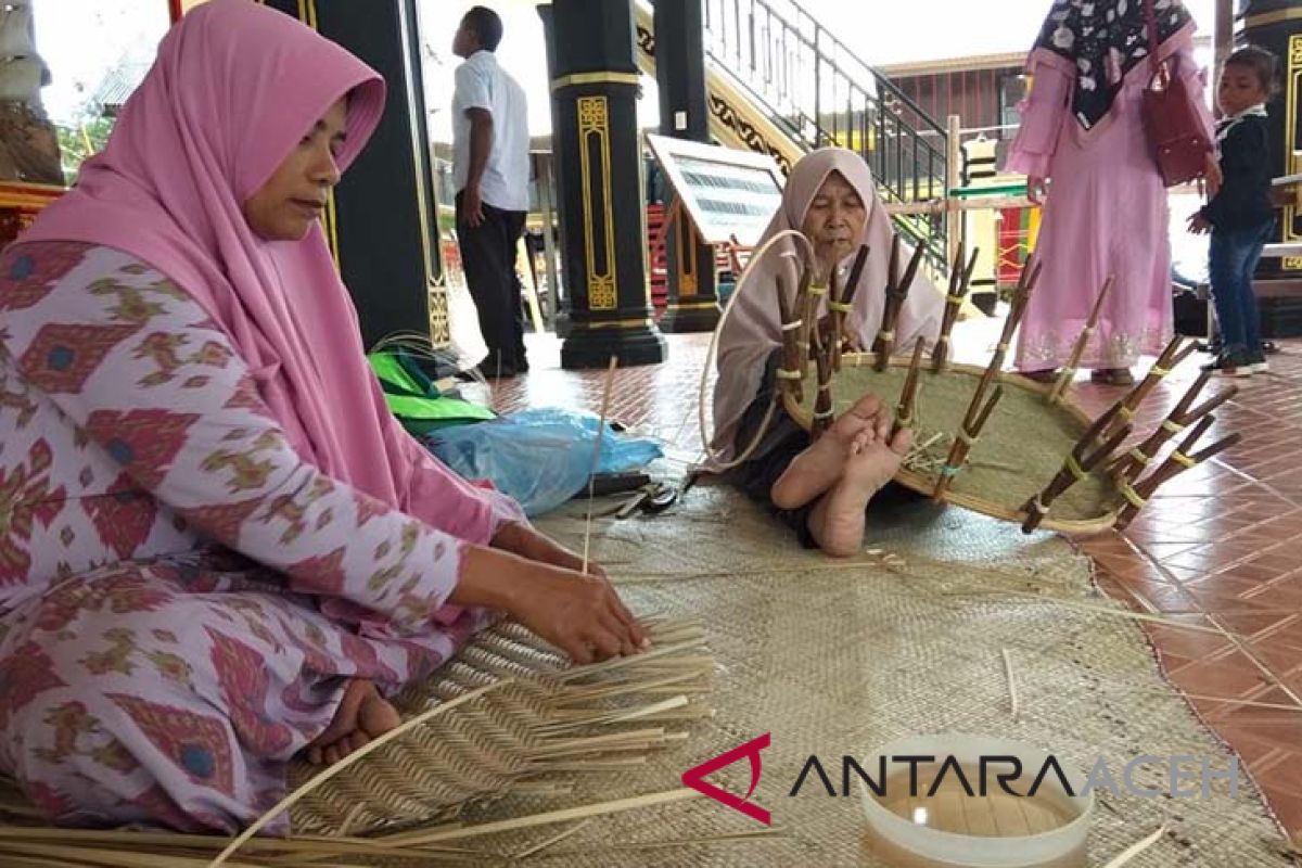 Bemban topang ekonomi keluarga Lhoknga