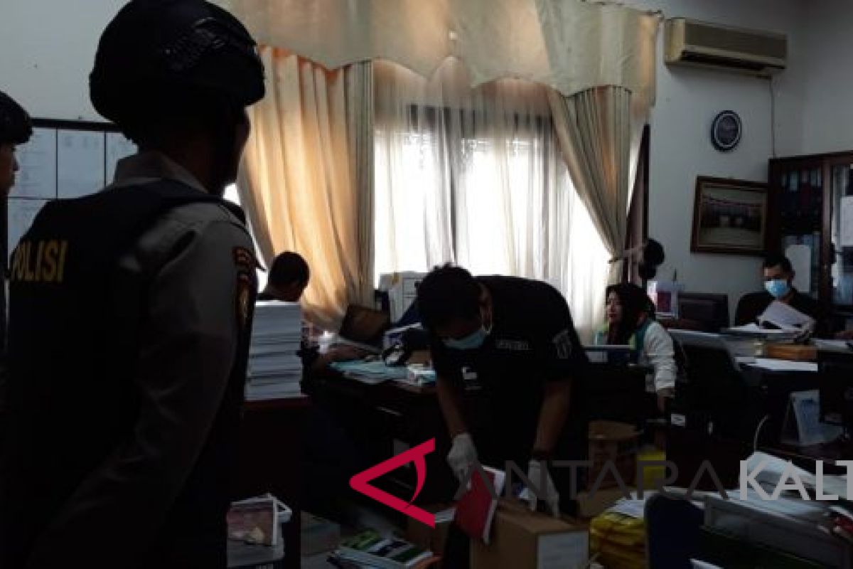 Polisi geledah gedung DPRD Balikpapan terkait korupsi RPU