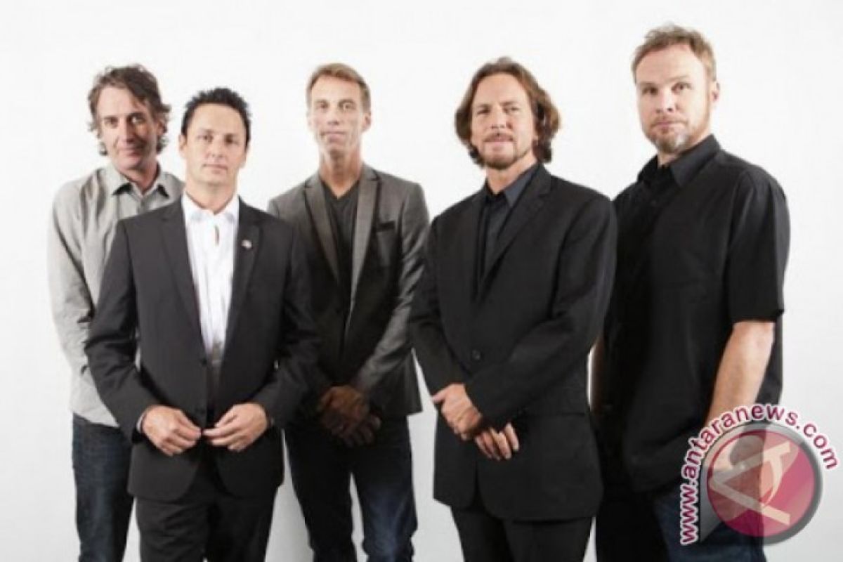 90 persen keuntungan konser Pearl Jam disumbangkan tunawisma