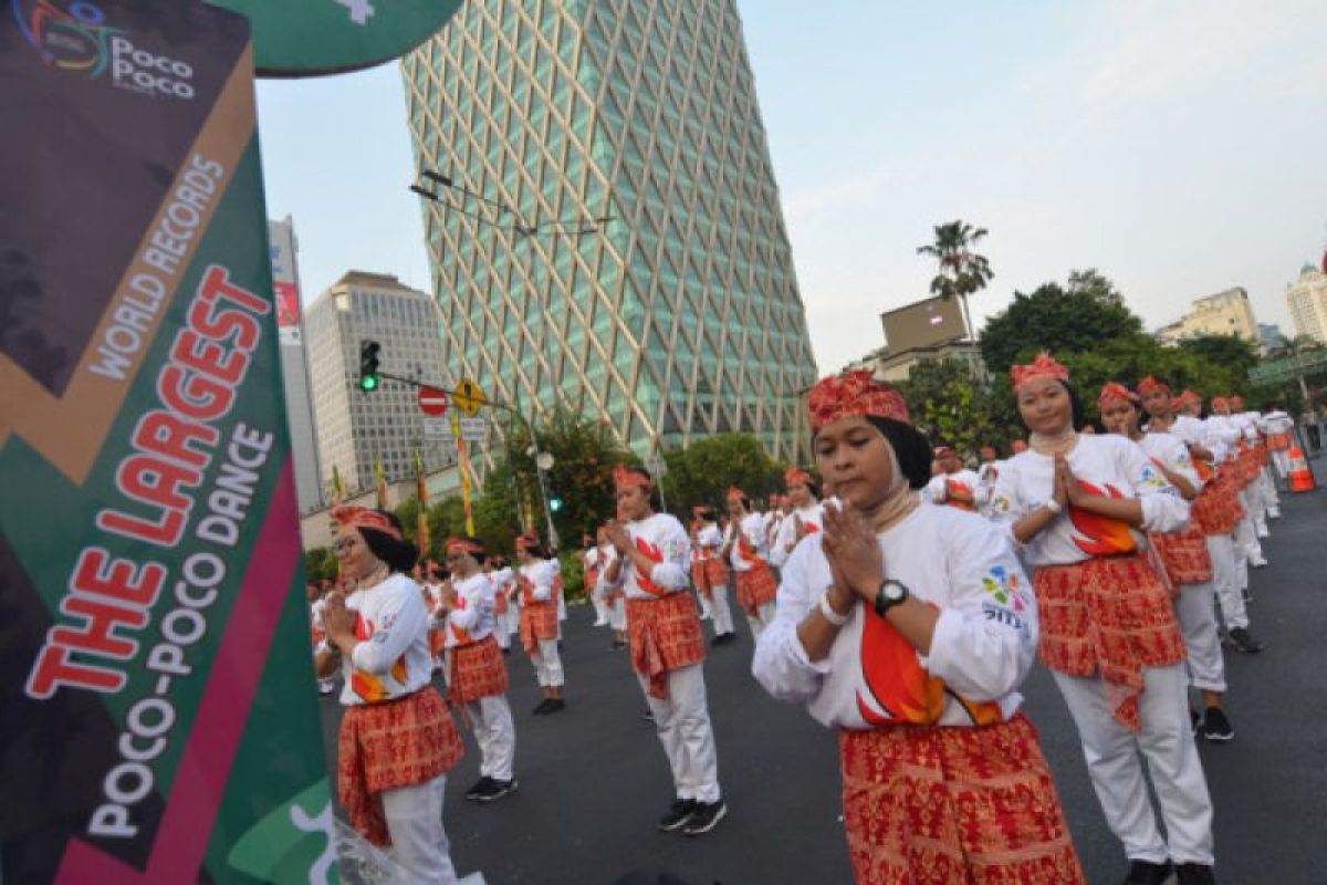 Pemecahan rekor tari poco-poco "Putihkan" Monas -Setia Budi