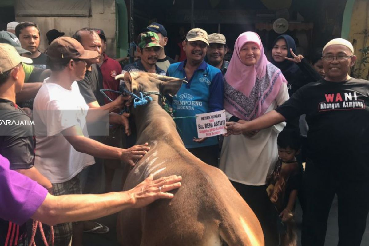 Legislator Surabaya Potong Hewan Kurban di Eks Lokalisasi Dolly