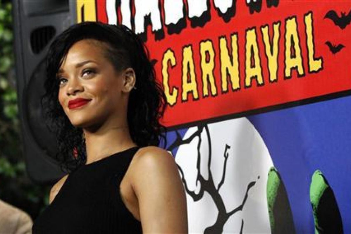 Rihanna akan pamer koleksi di New York Fashion Week