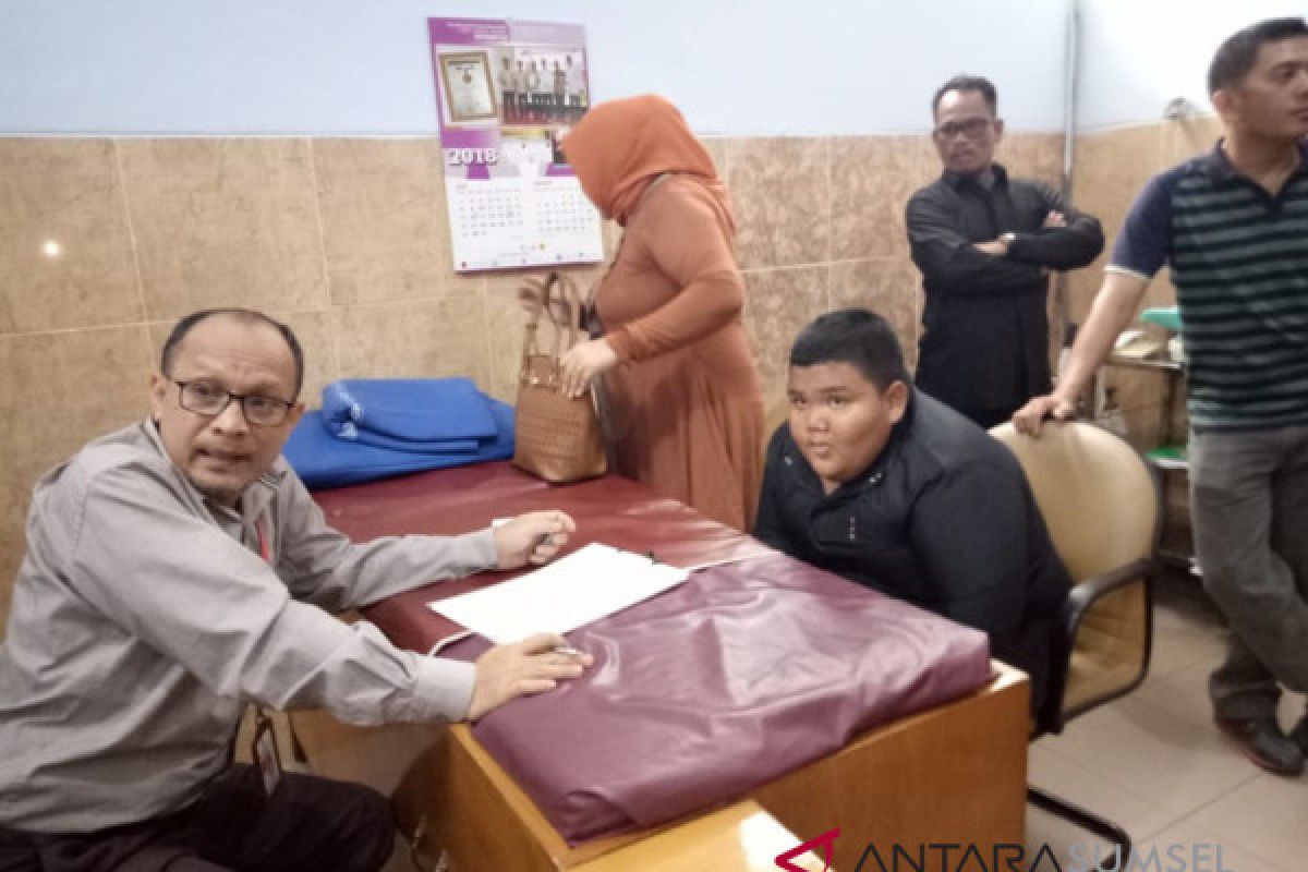 Hindari obesitas anak dengan hindari makanan cepat saji