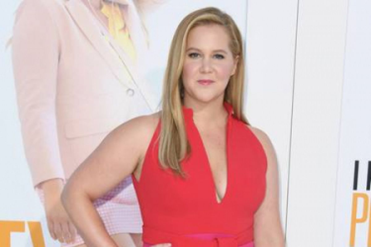 Amy Schumer komentari foto bikini editan penggemar