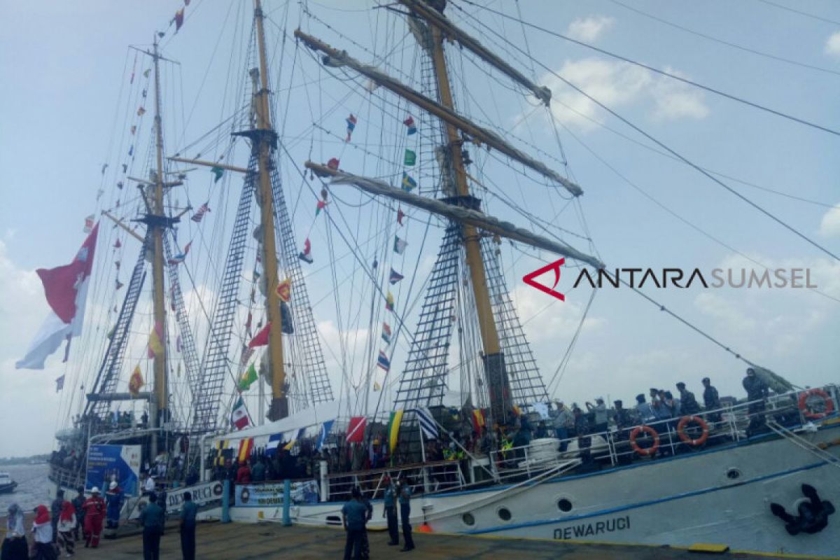 KRI Dewaruci berlabuh di Palembang