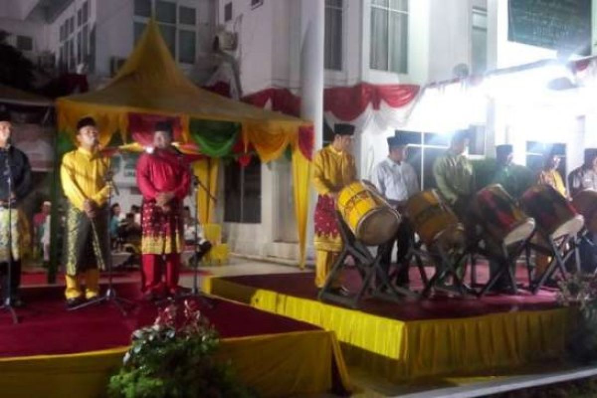 Semarakan Malam Hari Raya Idul Adha, Wakil Bupati Rohil Melepas Pawai Takbir