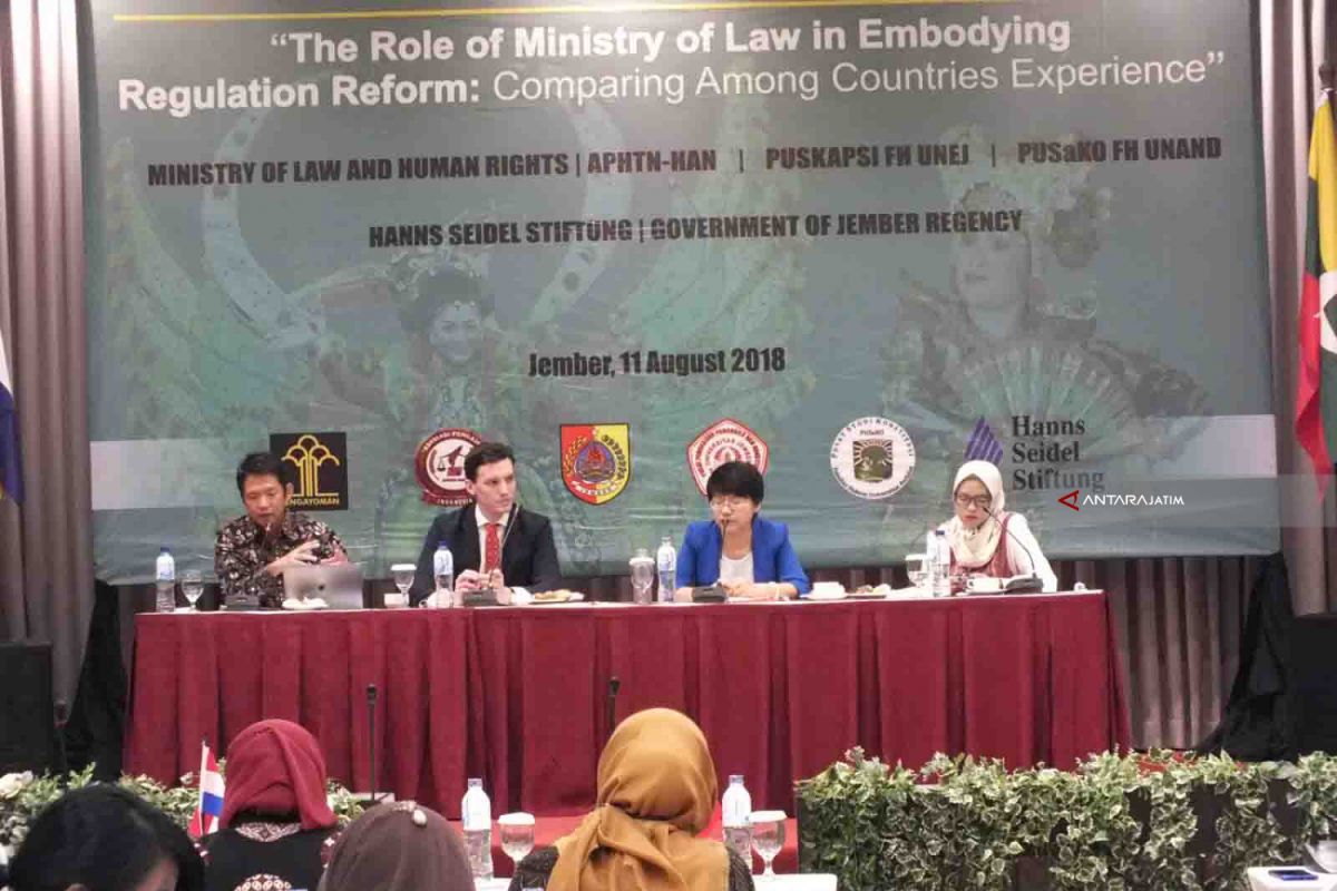 Pakar Hukum Tujuh Negara Paparkan Reformasi Regulasi dalam Simposium Internasional di  Jember