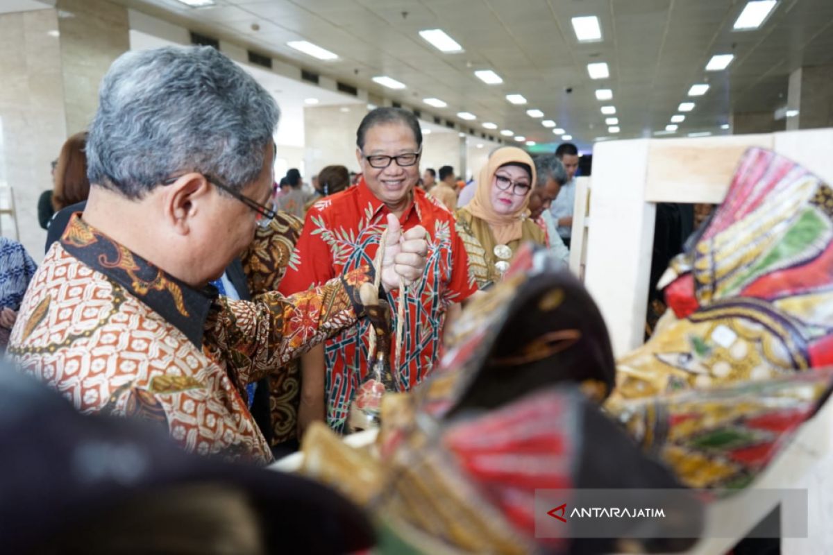 Produk Unggulan Tampil dalam Festival Jateng di Smesco