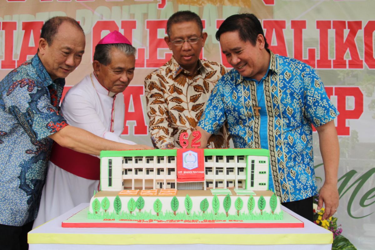 Sutarmidji resmikan gedung baru SMP Bruder Pontianak