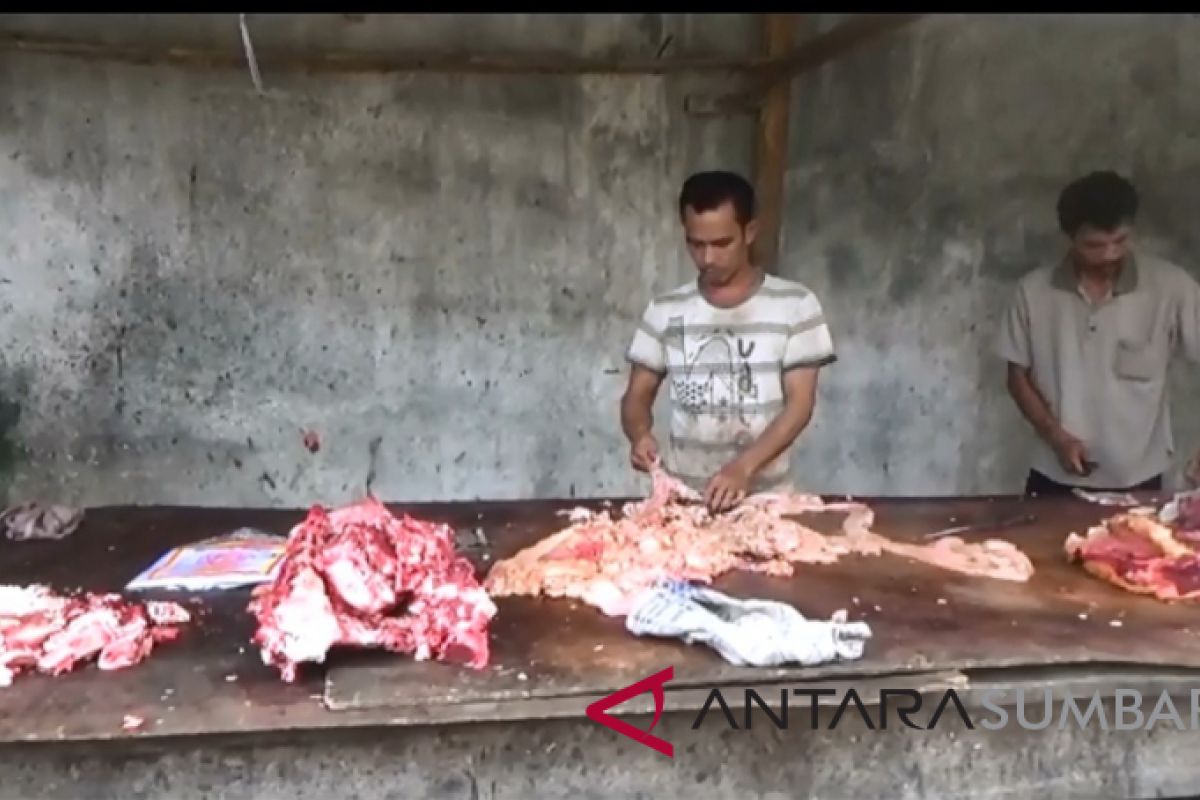 Pedagang daging di Pasaman Barat keluhkan daya beli masyarakat menurun