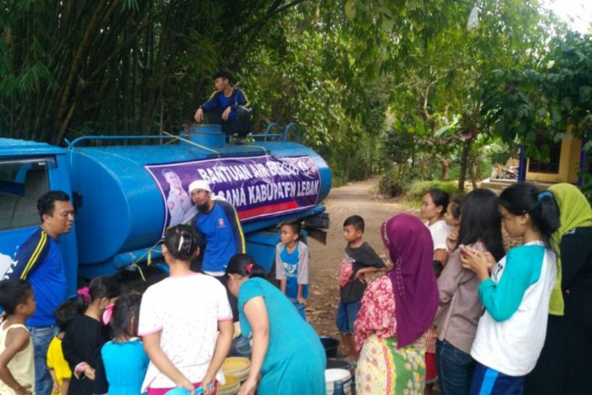 BPBD Distribusikan Air Bersih Untuk Empat Kecamatan