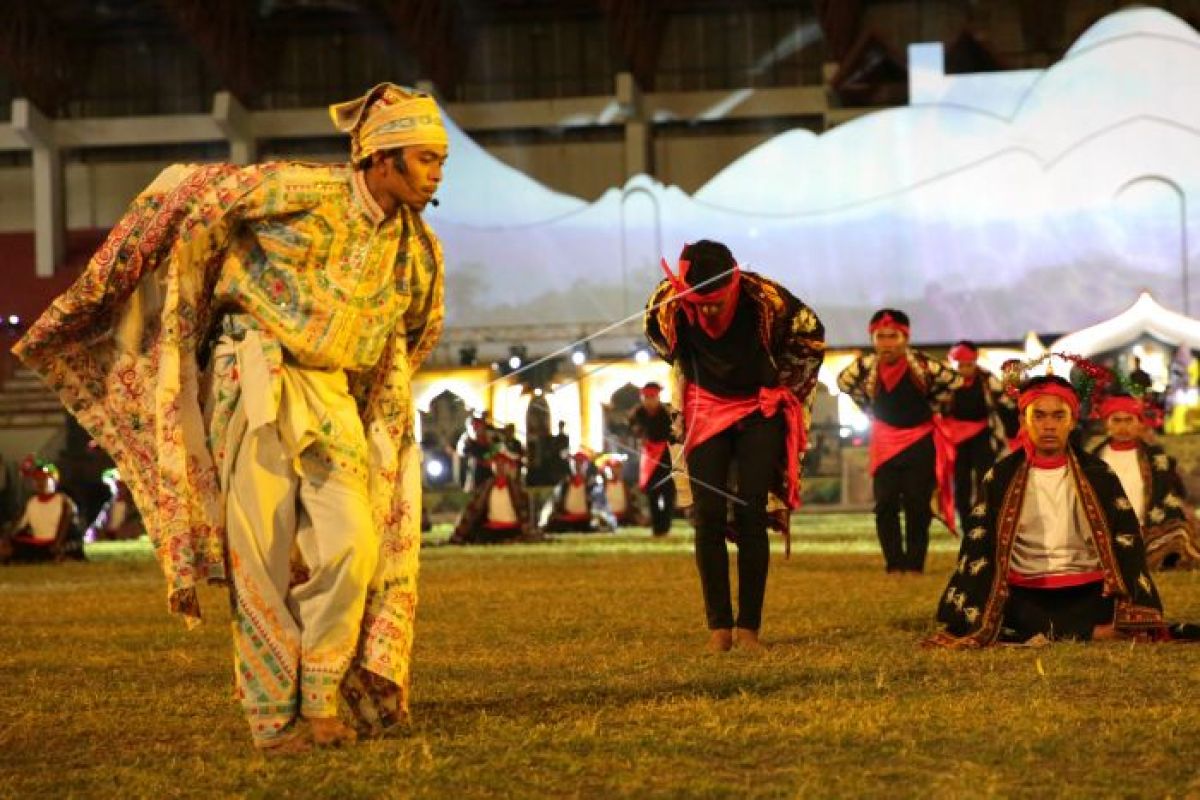 Peserta PKA Aceh Tengah kenakan kerawang Gayo