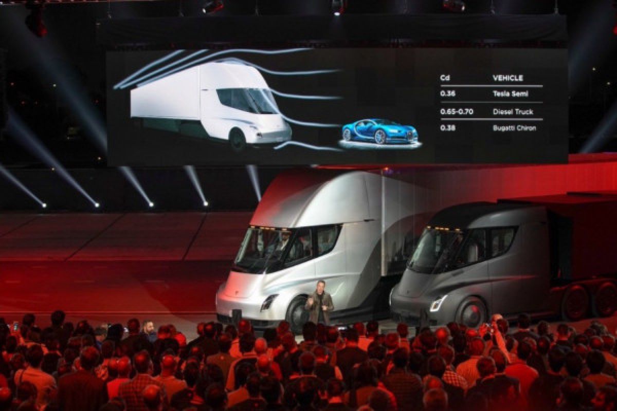 Tesla akan kembangkan van listrik 12-penumpang