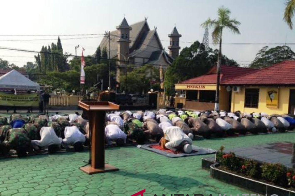 Satgas Karhutla Kobar gelar Salat Istisqa cegah kabut asap