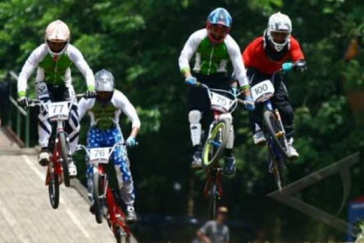 22 atlet bersaing di balap sepeda BMX