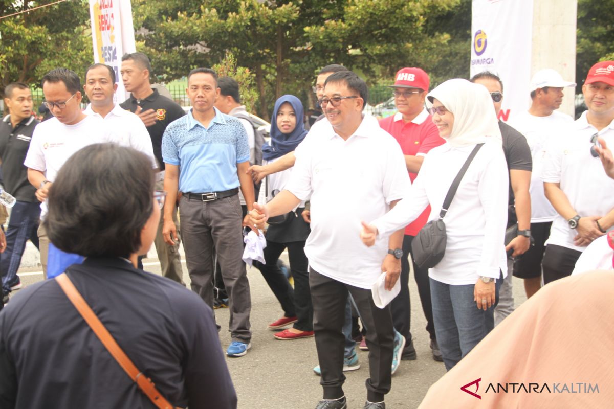 Ribuan warga ikuti jalan sehat BUMN Hadir di balikpapan