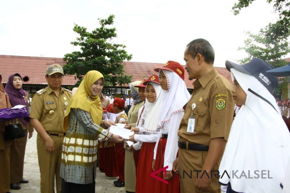 Pemkot serahkan bantuan GNOTA