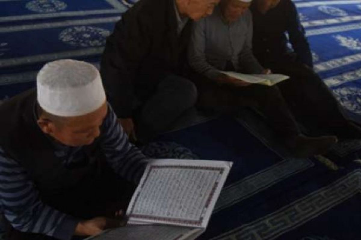 Warga Muslim Cina Lakukan Gerakan Duduk di Masjid Tolak Rencana Penghancuran