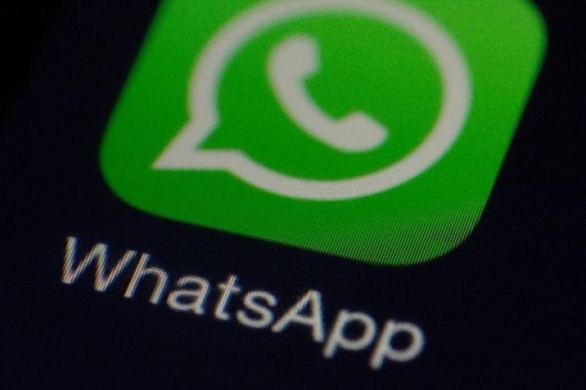 Cegah hoax, WhatsApp versi iOS batasi fitur meneruskan pesan
