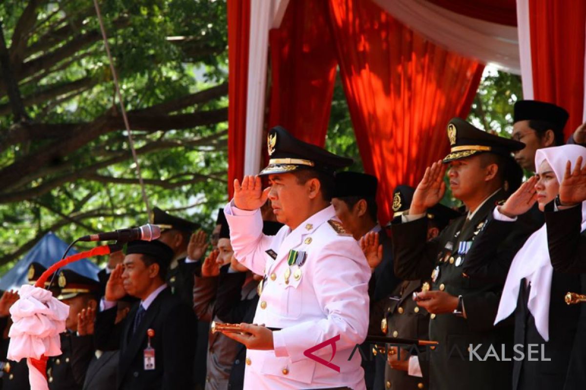 Ibnu Sina Bertindak sebagai inspektur upacara peringatan HUT RI