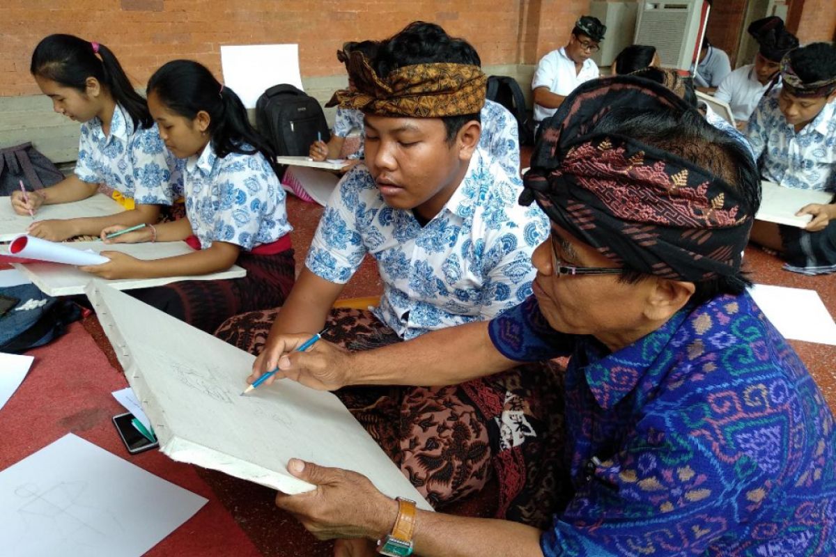 Disbud Bali mantapkan pemahaman generasi muda soal lukisan Kamasan