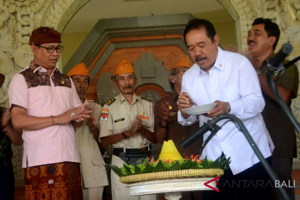 Wabup Badung ajak penggemar otomotif jaga kebersihan