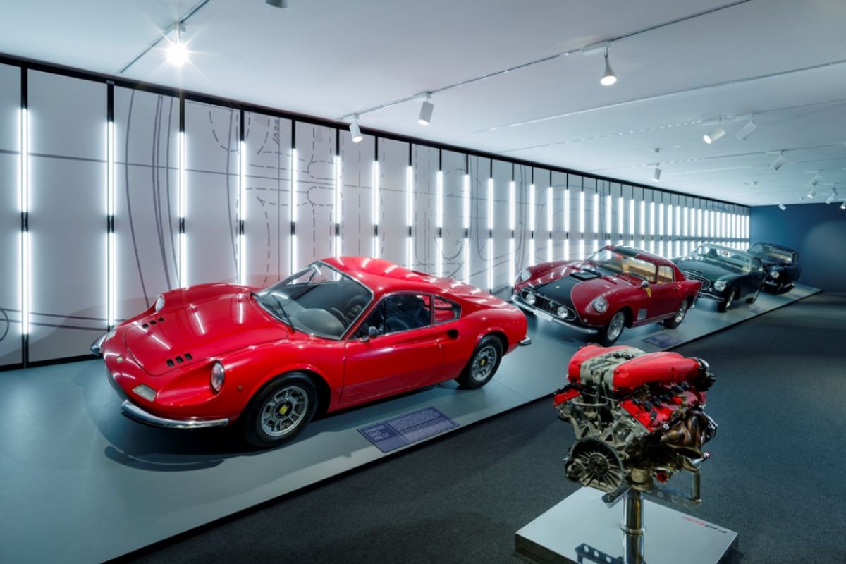 Ferrari siapkan 15 mobil baru termasuk hibrida dan SUV
