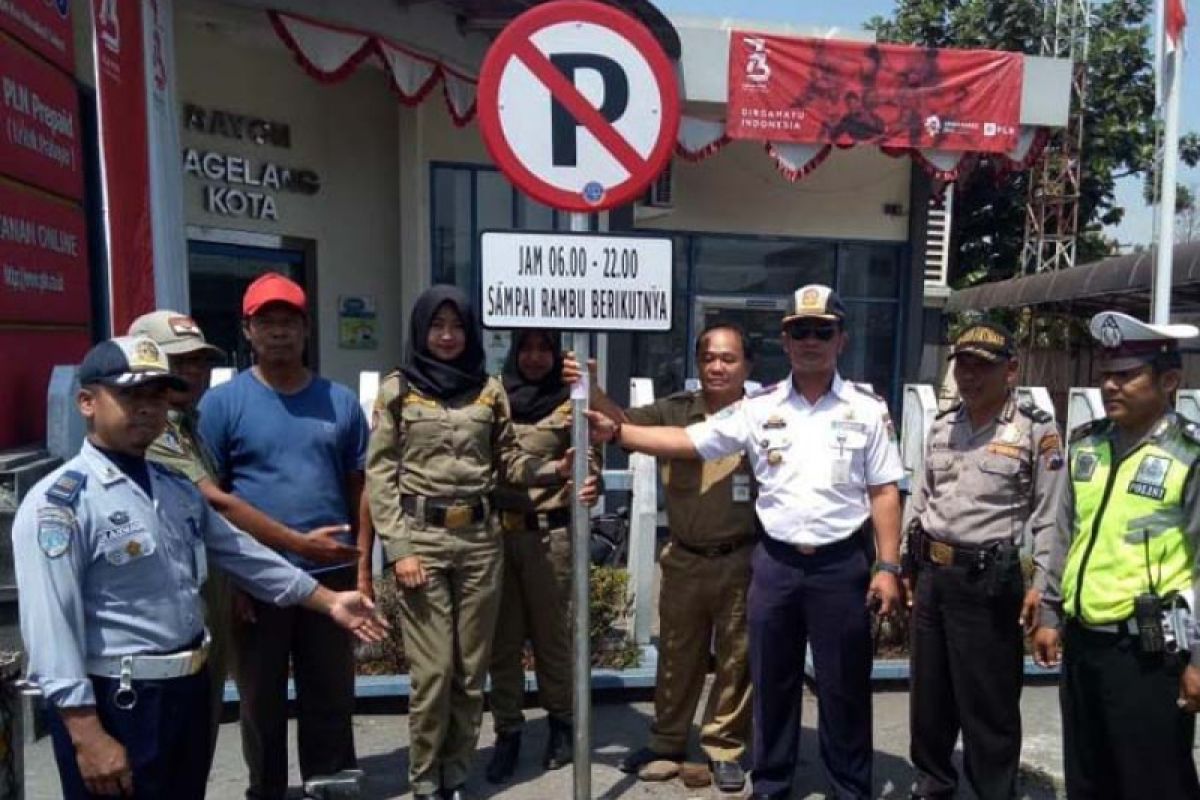 11 rambu larangan parkir dipasang di Jalan Urip Sumoharjo