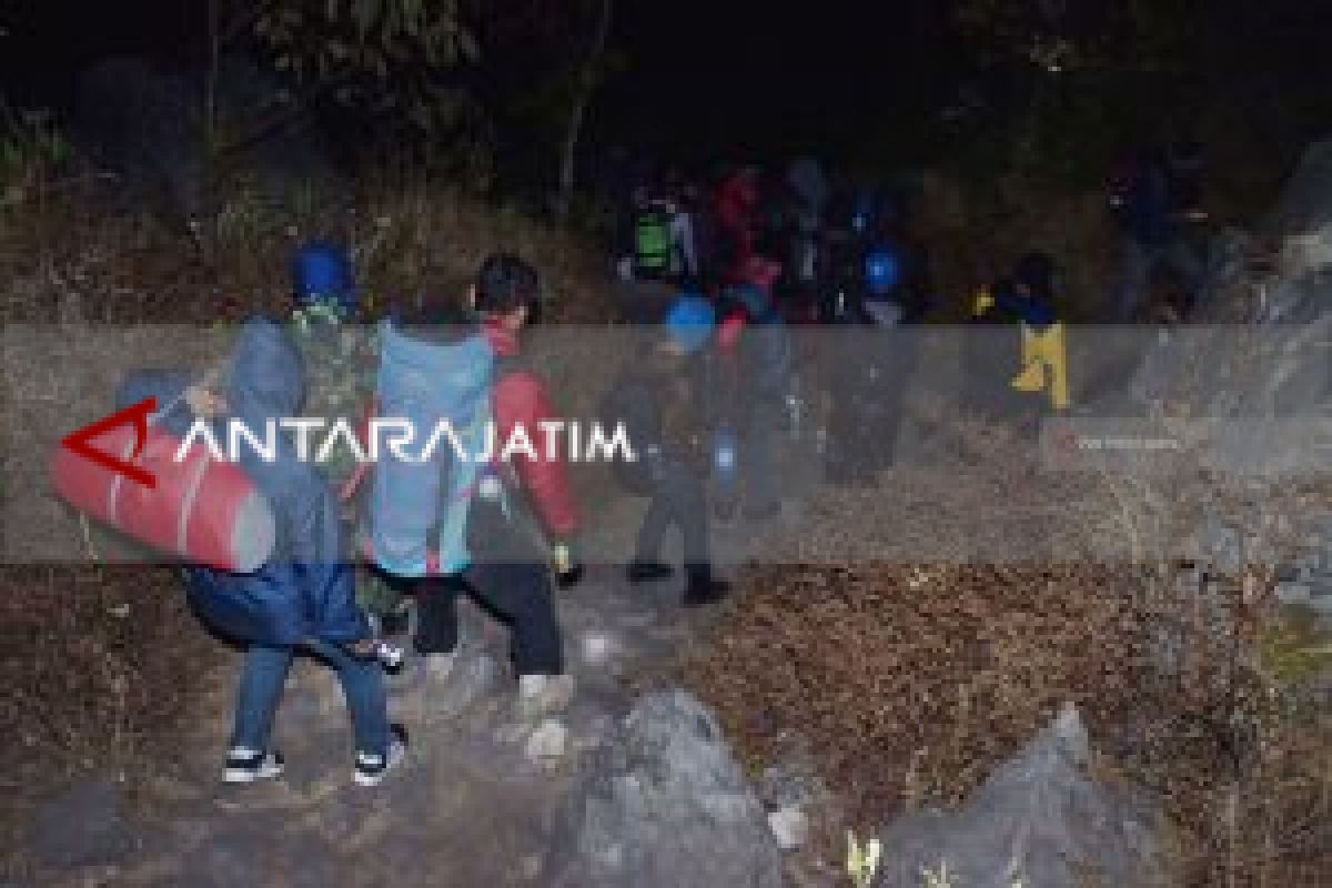 Kebakaran Gunung Lawu Padam Jalur Pendakian Masih Tutup