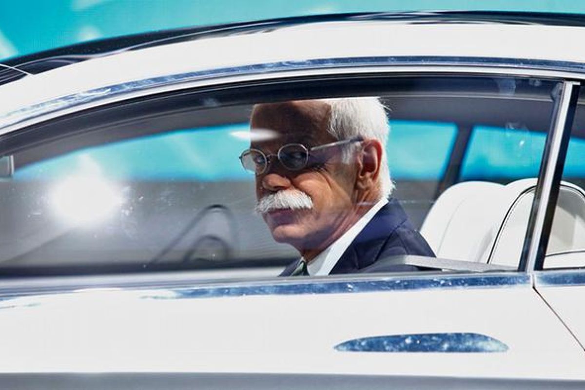 CEO Daimler Dieter Zetsche dikabarkan akan berhenti 2019