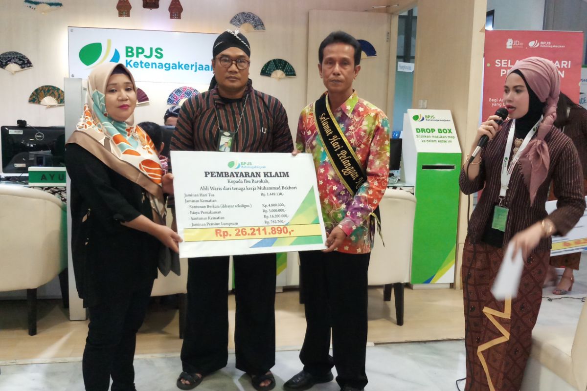 BPJS Ketenagakerjaan Rungkut Serahkan JKM Ahli Waris