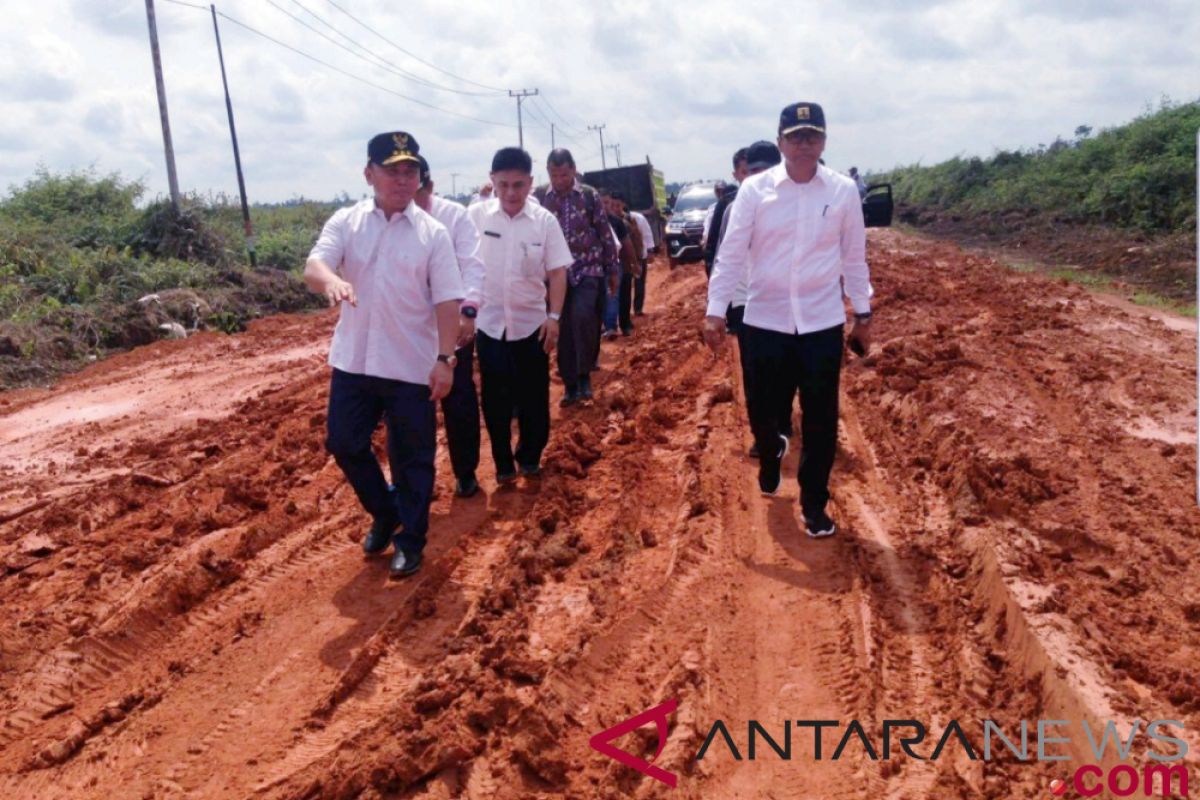 Gubernur Kalteng pantau pengerjaan jalan Pangkalan Bun-Kolam