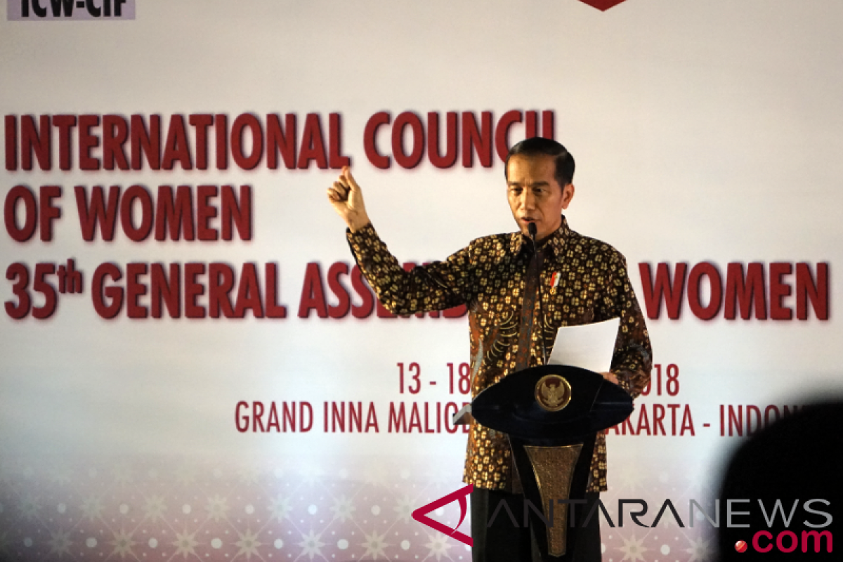 Presiden Jokowi puji kinerja perempuan Indonesia berprestasi