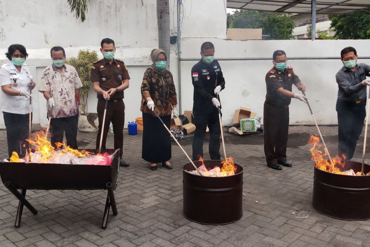 Kejari Perak Musnahkan Barang Bukti Hasil Penindakan (Video)