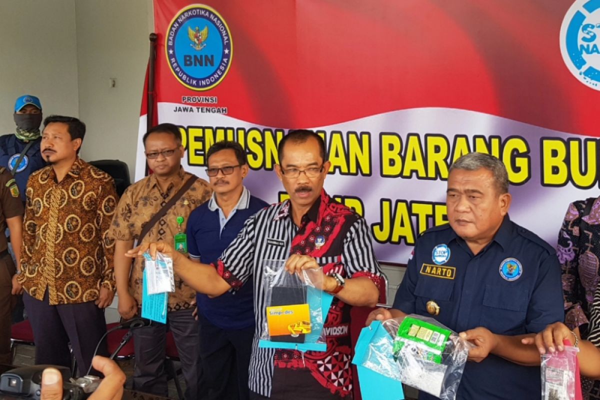 Paman dan keponakan pengendali bisnis sabu-sabu diringkus