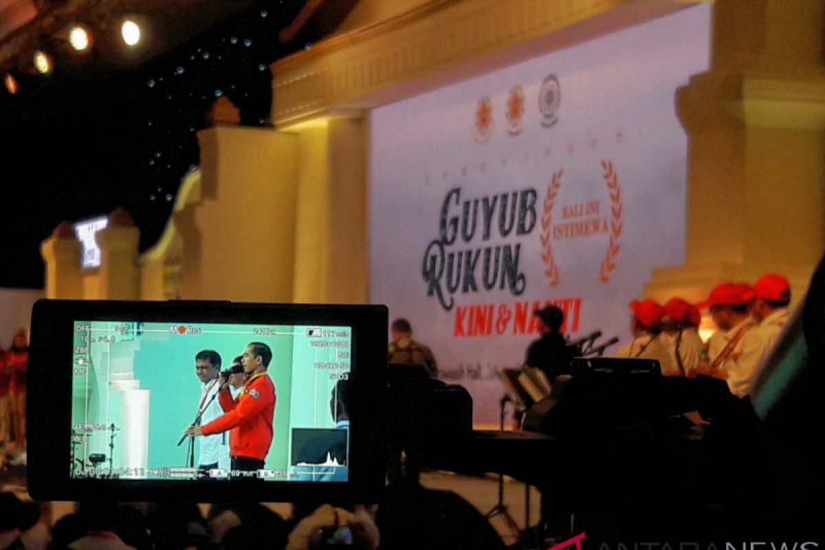 Jokowi ajak mengobrol alumni UGM yang pernah berutang