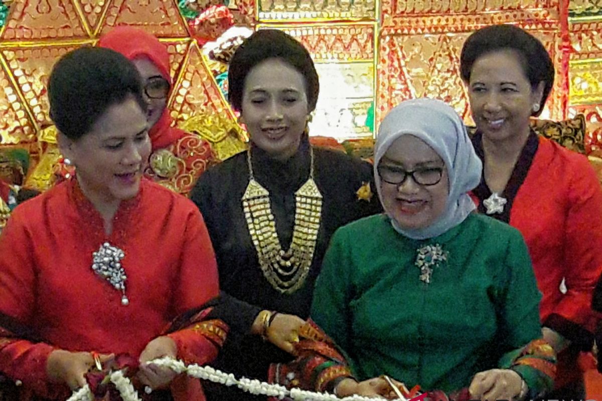 Ibu Negara Iriana hadiri Pameran Kerajinan