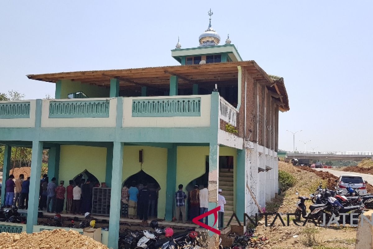 Warga jalankan salat Jumat terakhir di Masjid Baitul Mustagfirin